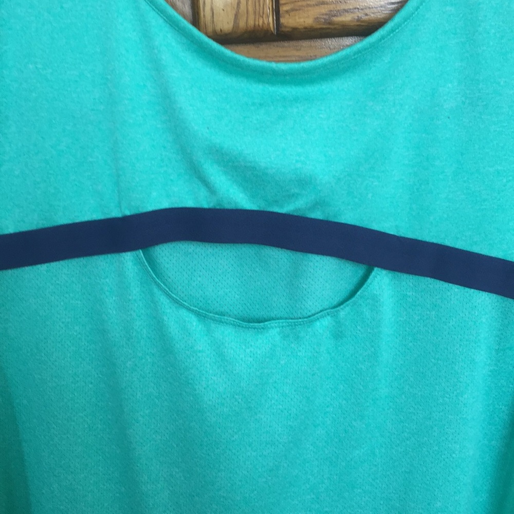 Never worn teal workout shirt - Picture 6 of 7